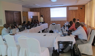 Réunion de planification du projet aux Comores, quand les participants ont convenu d’établir un comité national sur les espèces envahissantes.